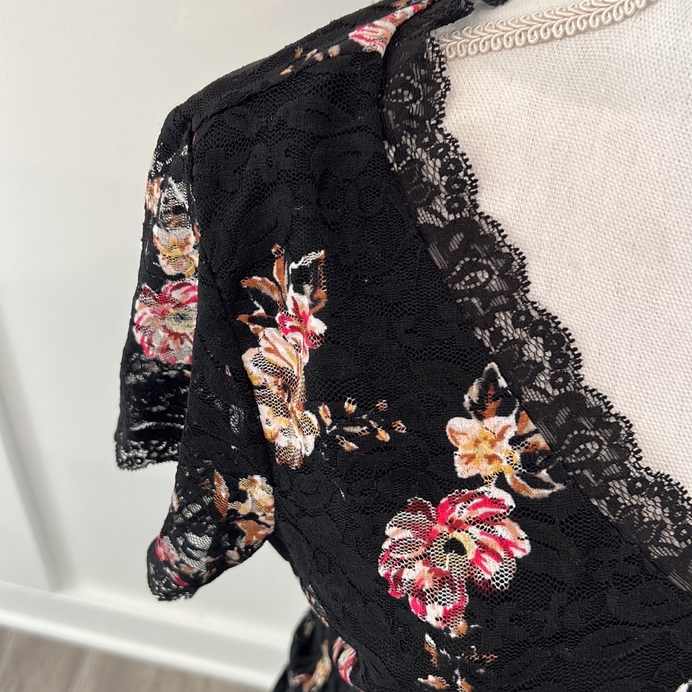 NWT Rambling Roses Lace Tee - Picture 2 of 5
